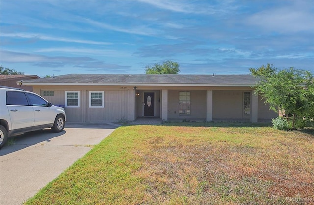 ranch-style house with a front yard