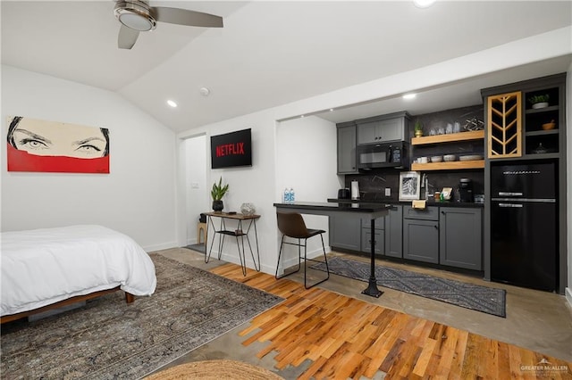 1315 Kendlewood Ave, Mcallen, TX 78501 - bedroom featuring lofted ceiling, light wood-style floors, recessed lighting, and baseboards