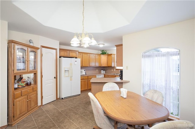 tiled dining area with a notable chandelier