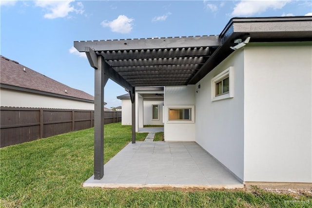 view of patio featuring a pergola