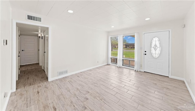 entryway featuring light wood-style floors, recessed lighting, visible vents, and baseboards