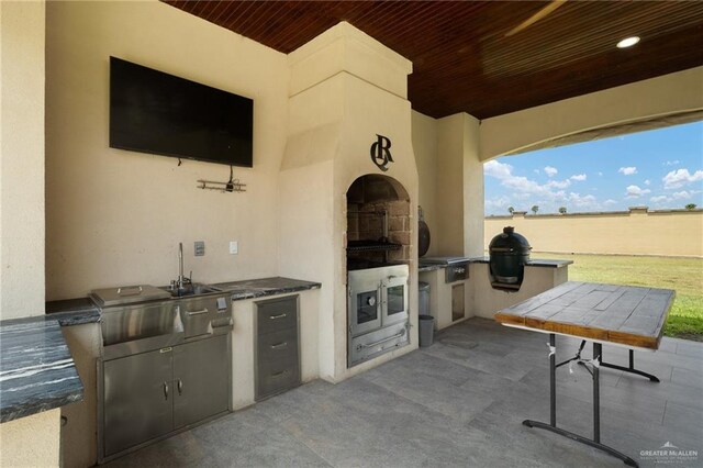 4552 Estancia Pkwy, Mcallen, TX 78504 - view of patio / terrace featuring an outdoor kitchen