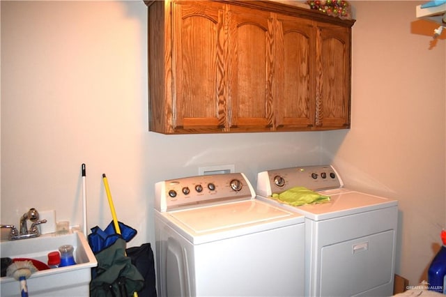 2515 E Q St, Hidalgo, TX 78557 - laundry area with washing machine and clothes dryer and cabinet space