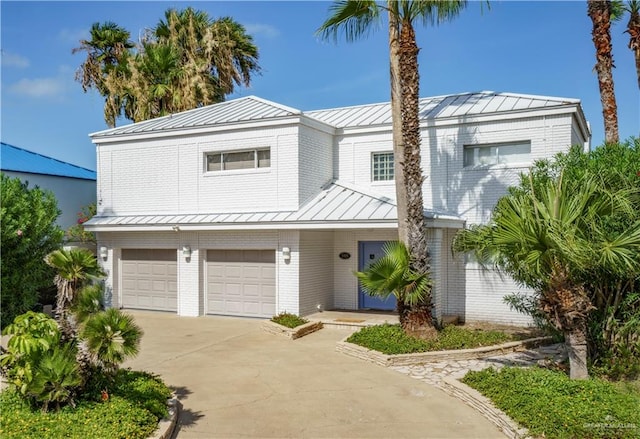 view of front facade featuring a garage