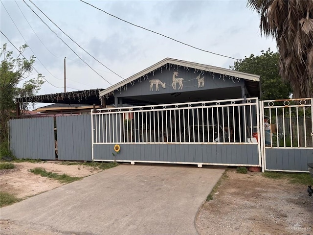 609 S 24th St, Donna, TX 78537 - view of front of property with a gate, driveway, and a carport