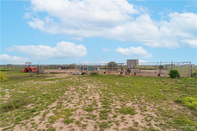 view of yard featuring a rural view