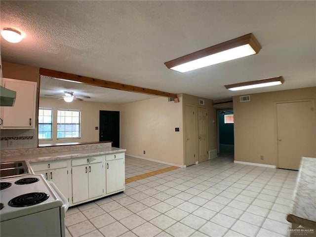 kitchen featuring visible vents, light countertops, a peninsula, electric stove, and white cabinets