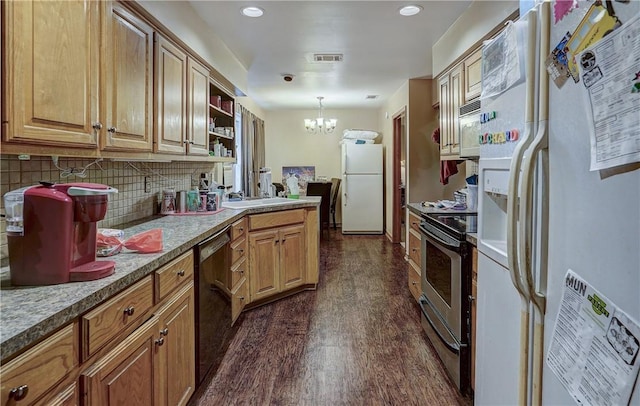 kitchen featuring decorative light fixtures, dark wood-type flooring, a notable chandelier, backsplash, and white appliances