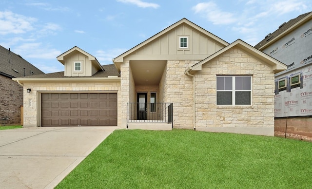 view of front of house featuring a front yard and a garage