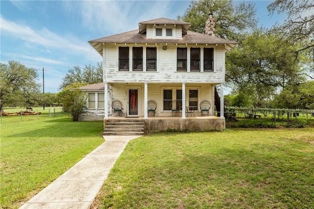 view of front of home featuring a front lawn