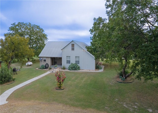 view of front of property with a front lawn