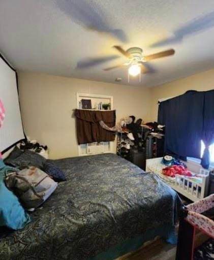 bedroom featuring ceiling fan