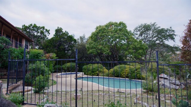 Listing photo 3 for 254 Buckhaven Dr, Canyon Lake TX 78133