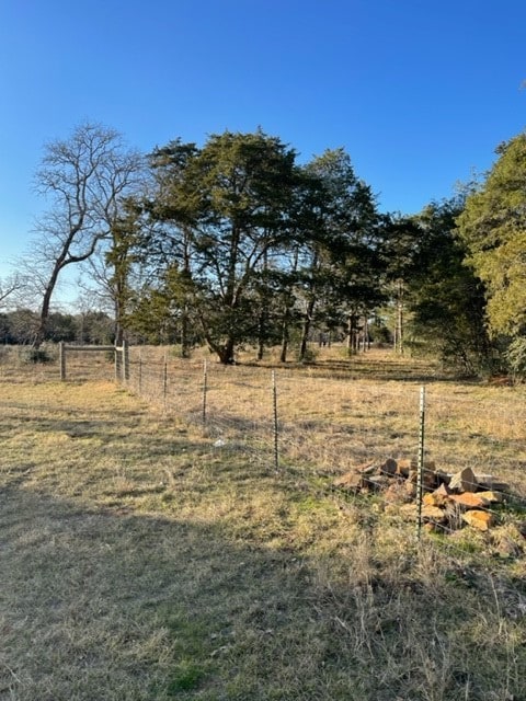 view of yard featuring a rural view