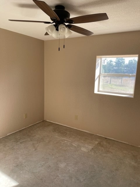 spare room with ceiling fan