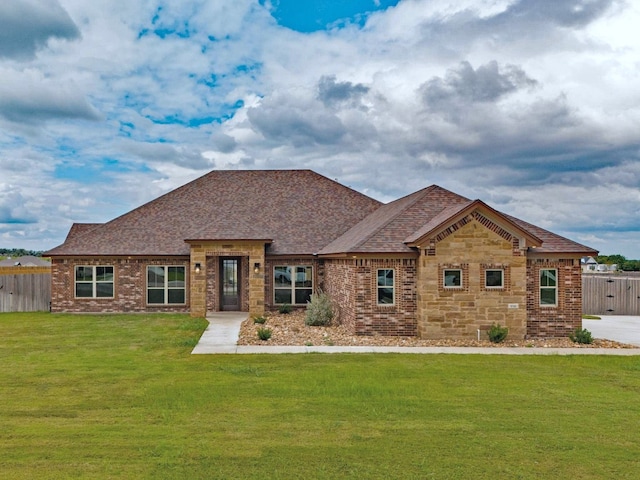 view of front of house featuring a front yard