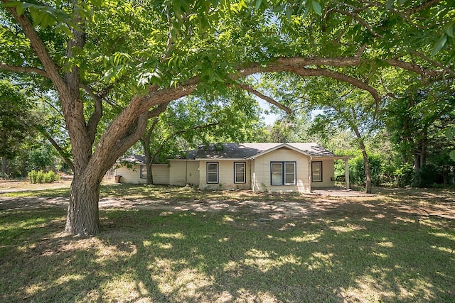 ranch-style home with a front yard