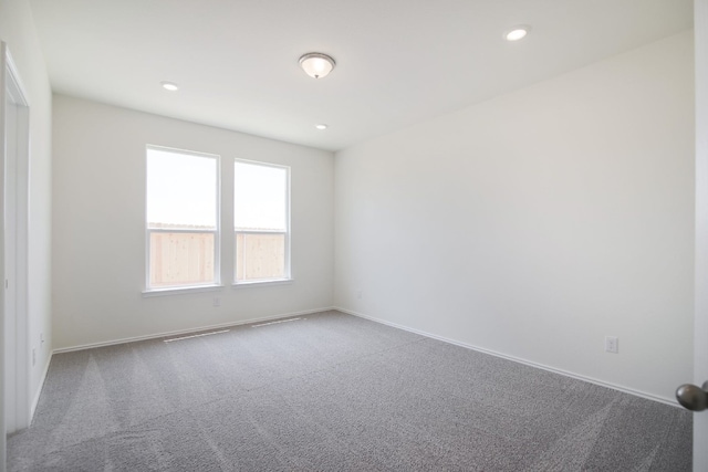 unfurnished room with carpet