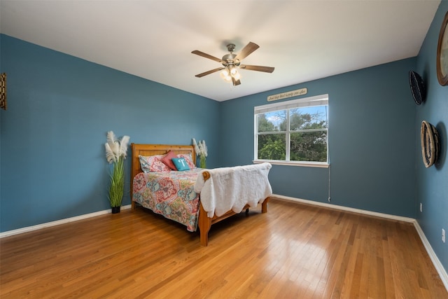 bedroom featuring light hardwood / wood-style floors and ceiling fan