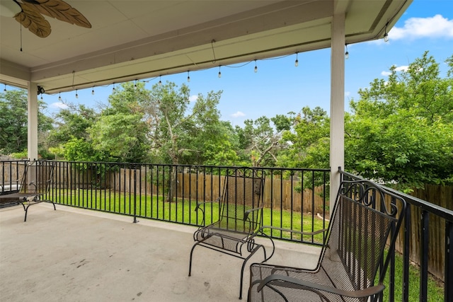 view of terrace featuring ceiling fan