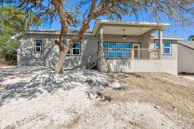 view of front of house featuring ceiling fan