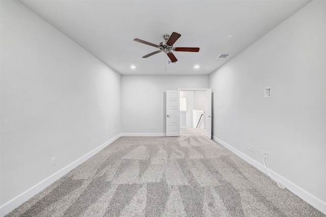 carpeted empty room featuring ceiling fan