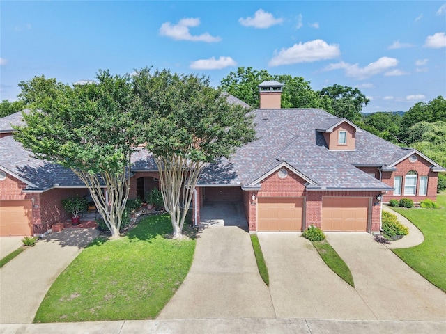 view of front facade featuring a garage and a front yard