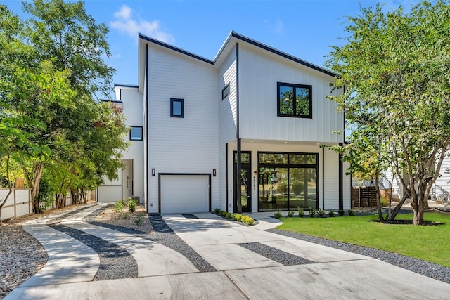 view of front of home featuring a front yard and a garage