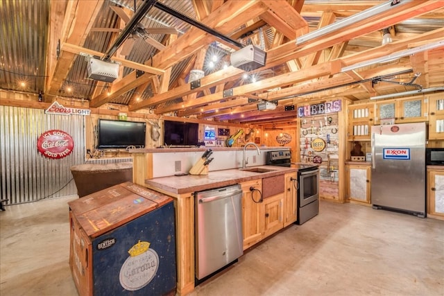 kitchen featuring appliances with stainless steel finishes, sink, and a center island