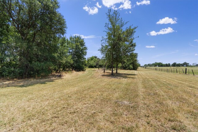 view of yard featuring a rural view