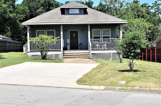 bungalow-style home featuring a front yard and covered porch