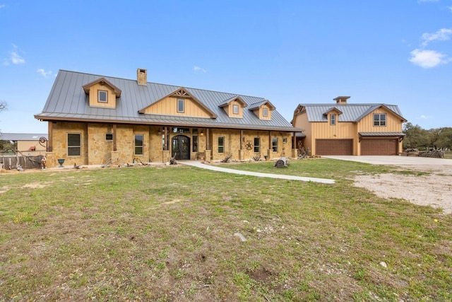 view of front of property featuring a front yard and a garage