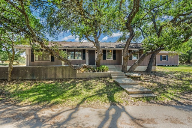 single story home featuring a front yard