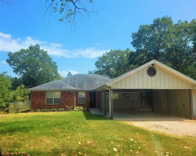 view of front of house featuring a front yard and a carport