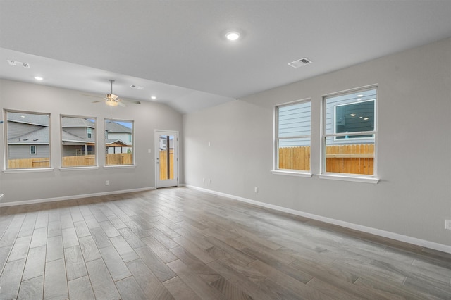 unfurnished room featuring light wood-type flooring and ceiling fan