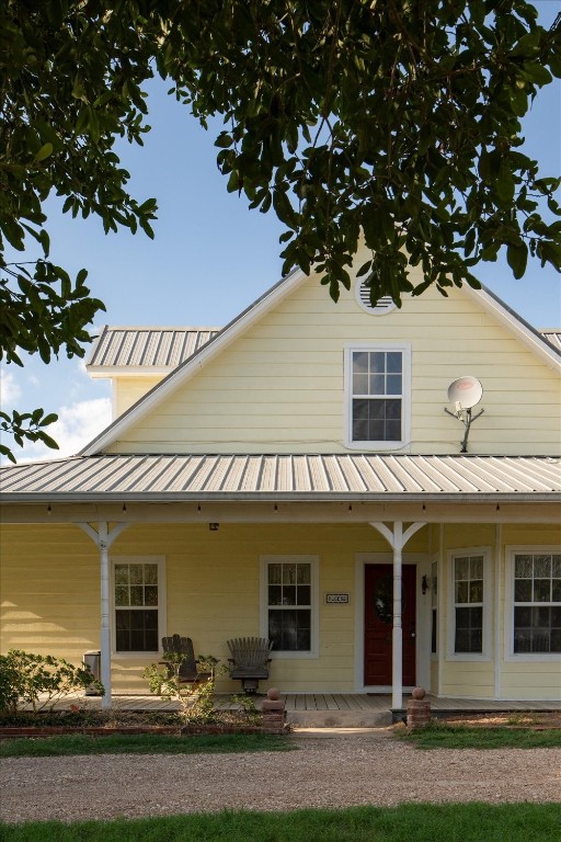 view of front of home featuring a porch