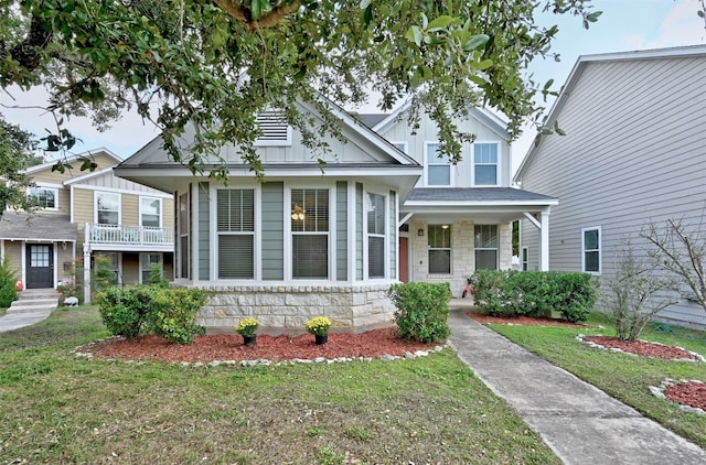 view of front facade featuring a porch and a front yard