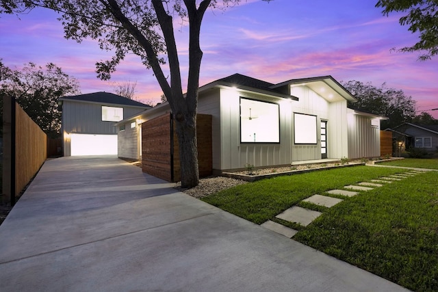 view of front of house featuring a yard and a garage