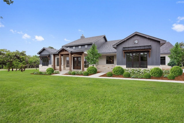 view of front of property with a front yard