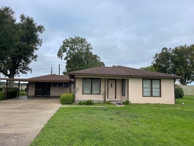 ranch-style home featuring a carport and a front yard