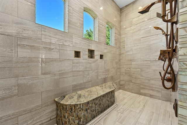 bathroom featuring a tile shower