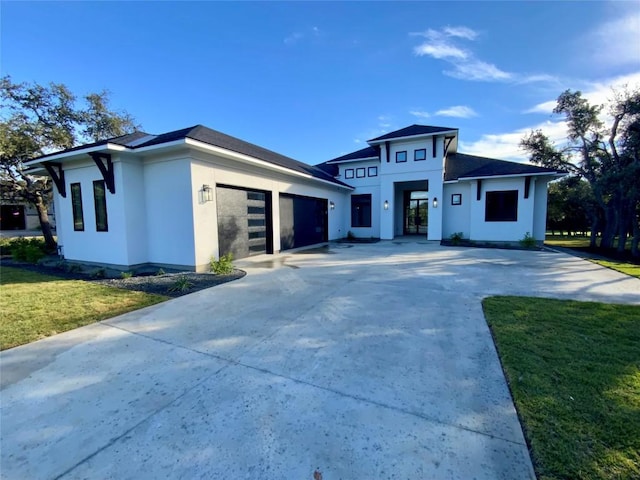 view of front facade featuring a front lawn and a garage