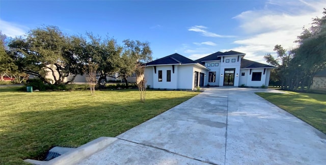 view of front facade with a front lawn