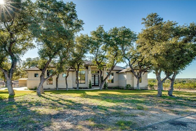 view of front of house featuring a front lawn