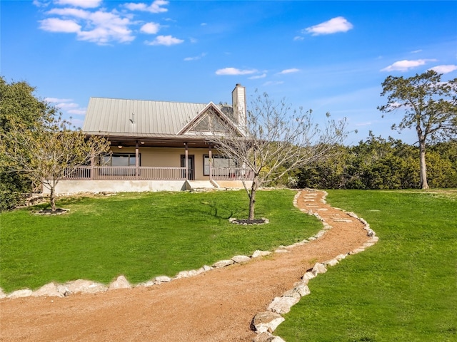 view of front of home featuring a front lawn