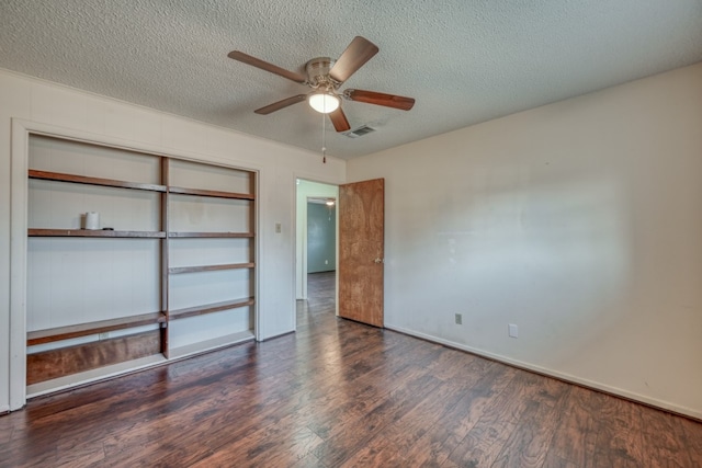 unfurnished bedroom featuring a textured ceiling, dark hardwood / wood-style flooring, a closet, and ceiling fan