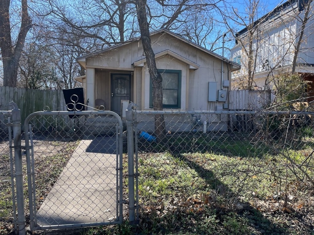 view of front of home