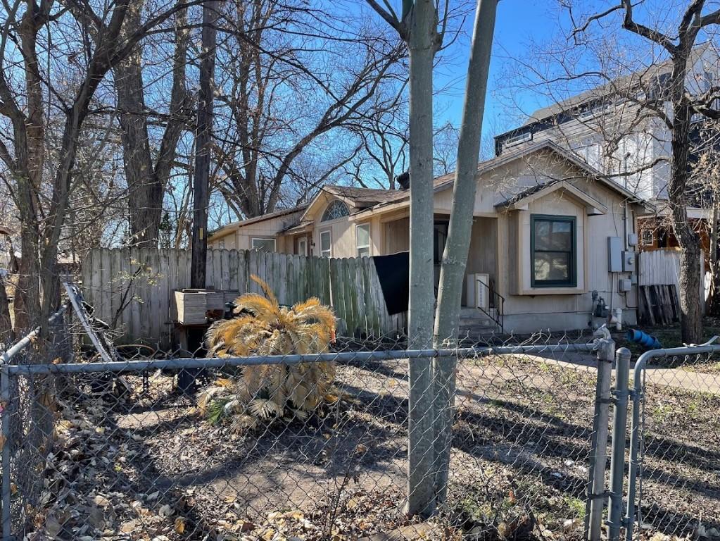 2817 Prado St, Austin, TX 78702 - photo 2