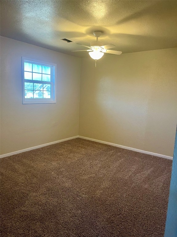 unfurnished room featuring carpet flooring, a textured ceiling, and ceiling fan