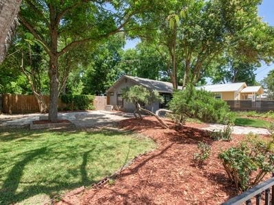 1124 Tillery St, Austin, TX 78702 - photo 9